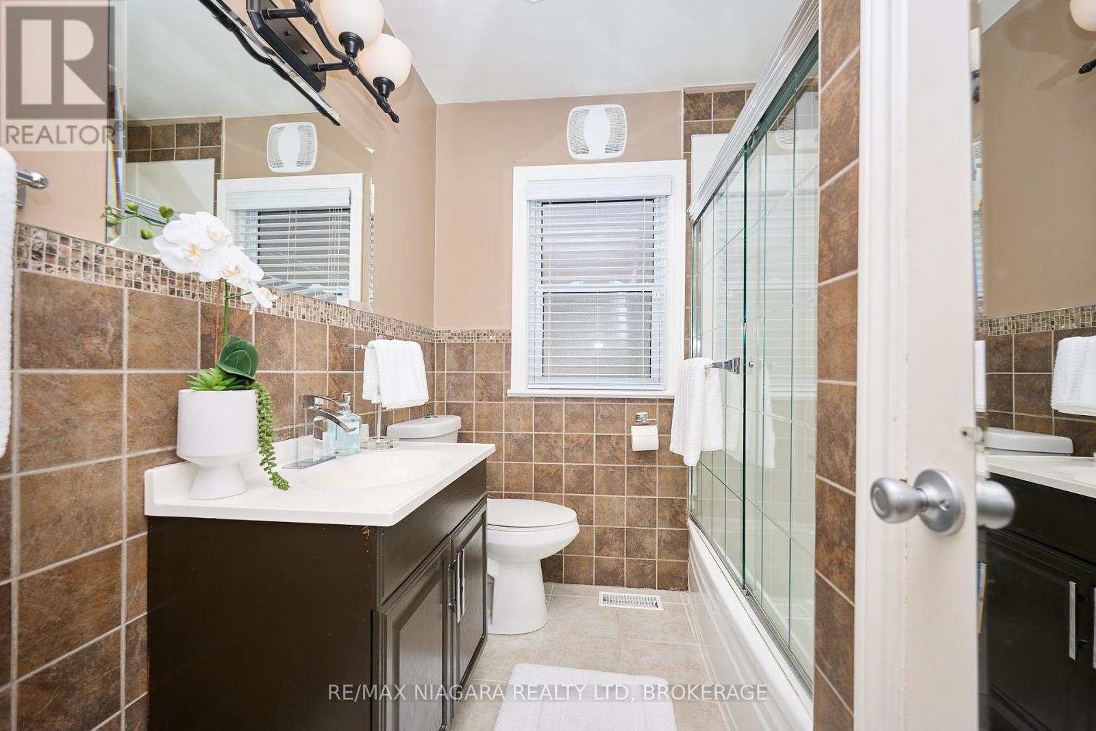 5667 Montrose Road, Niagara Falls, Ontario  L2H 1K9 - Photo 11 - X12371226
