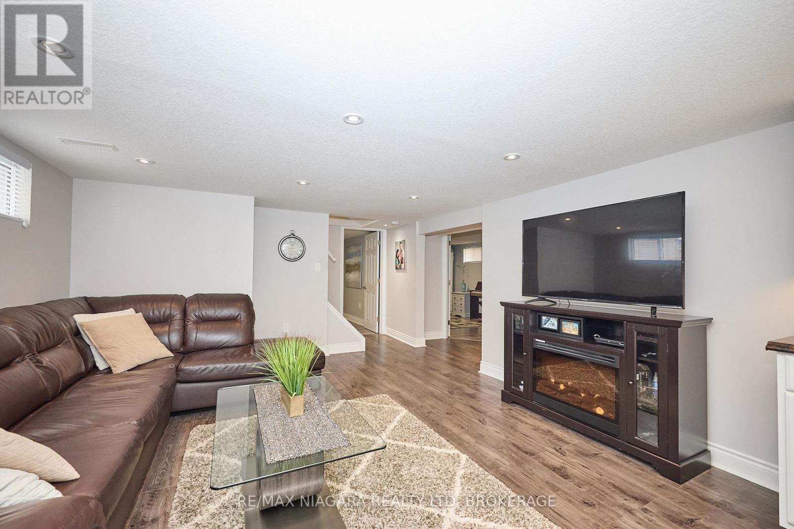 5667 Montrose Road, Niagara Falls, Ontario  L2H 1K9 - Photo 19 - X12371226
