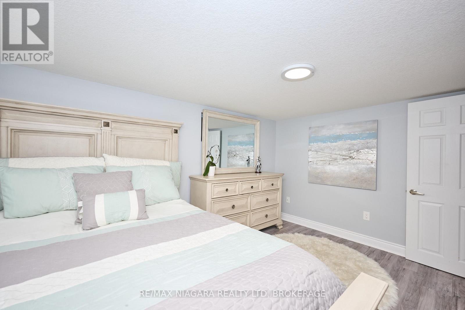 5667 Montrose Road, Niagara Falls, Ontario  L2H 1K9 - Photo 21 - X12371226