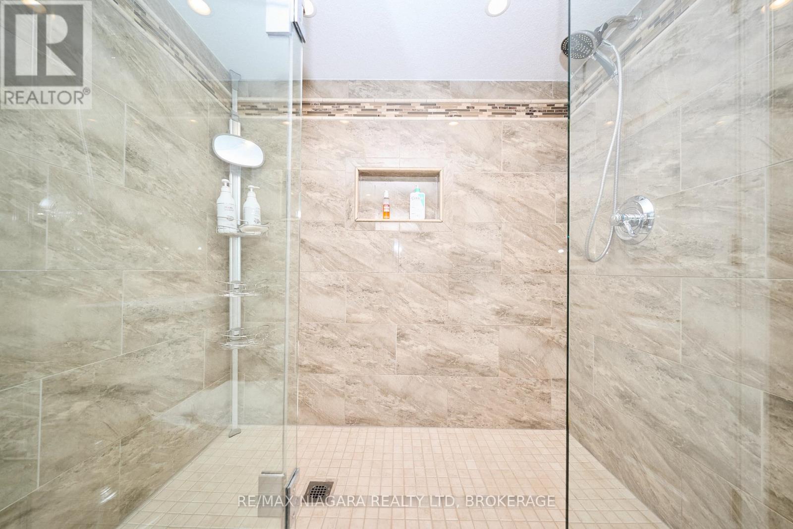 5667 Montrose Road, Niagara Falls, Ontario  L2H 1K9 - Photo 25 - X12371226