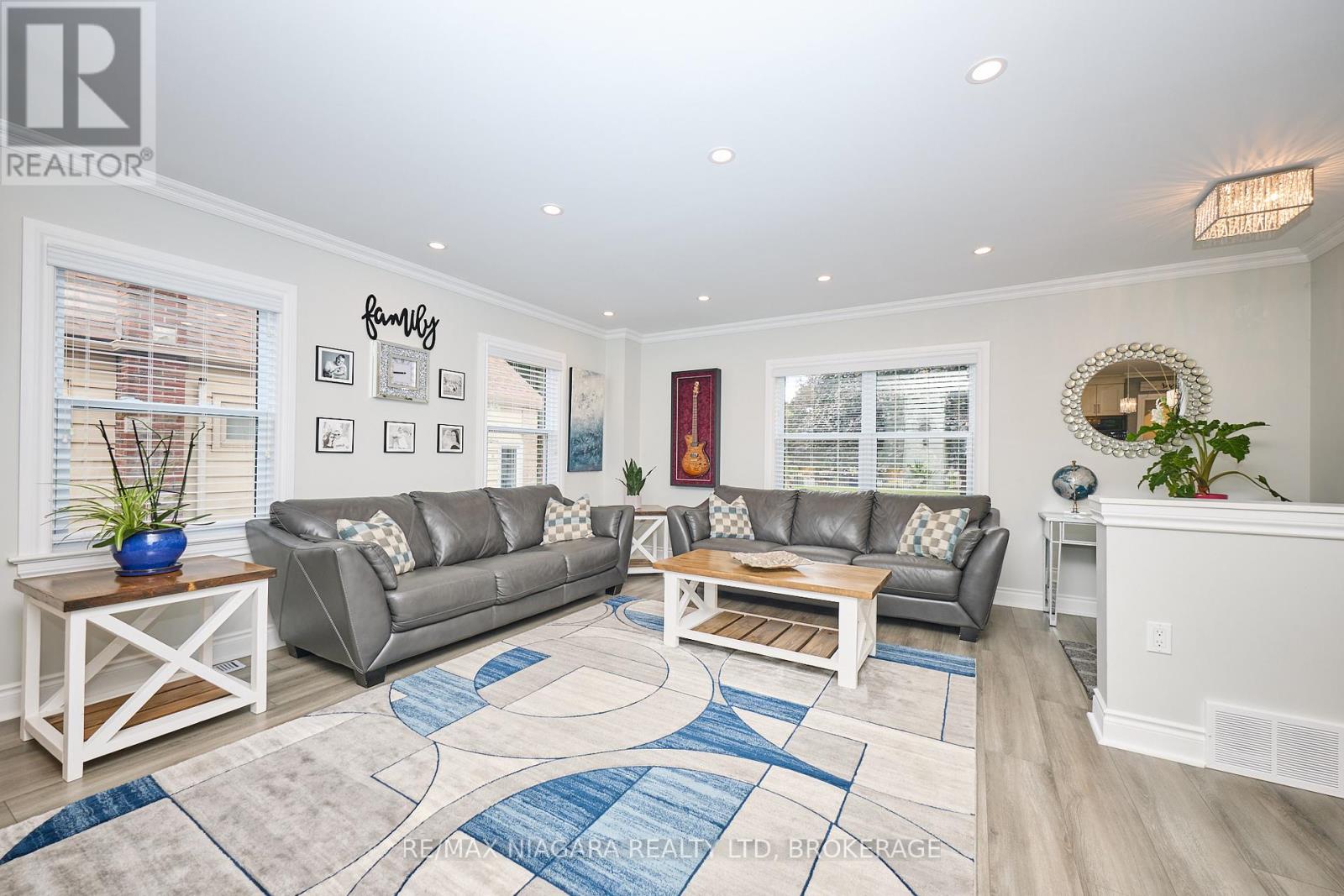 5667 Montrose Road, Niagara Falls, Ontario  L2H 1K9 - Photo 4 - X12371226