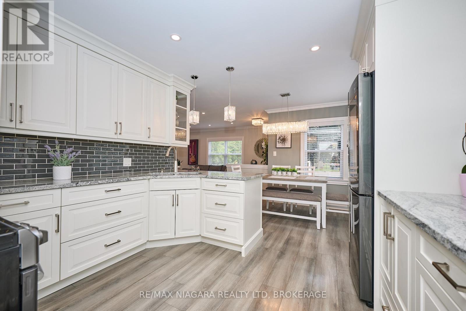 5667 Montrose Road, Niagara Falls, Ontario  L2H 1K9 - Photo 9 - X12371226