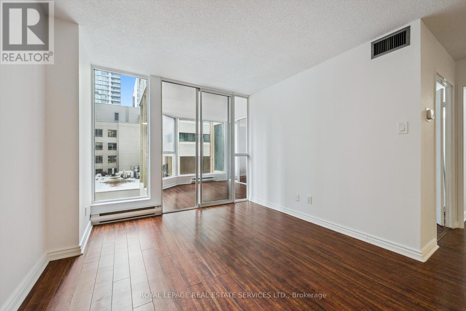 703 - 55 Centre Avenue, Toronto, Ontario  M5G 2H5 - Photo 10 - C12371202
