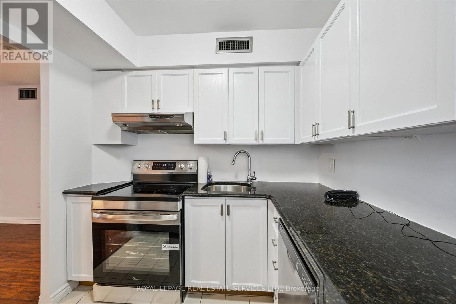 703 - 55 Centre Avenue, Toronto, Ontario  M5G 2H5 - Photo 11 - C12371202