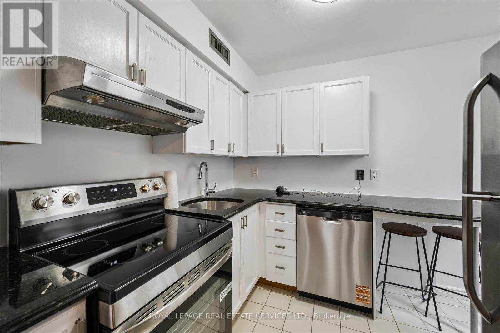 703 - 55 Centre Avenue, Toronto, Ontario  M5G 2H5 - Photo 12 - C12371202