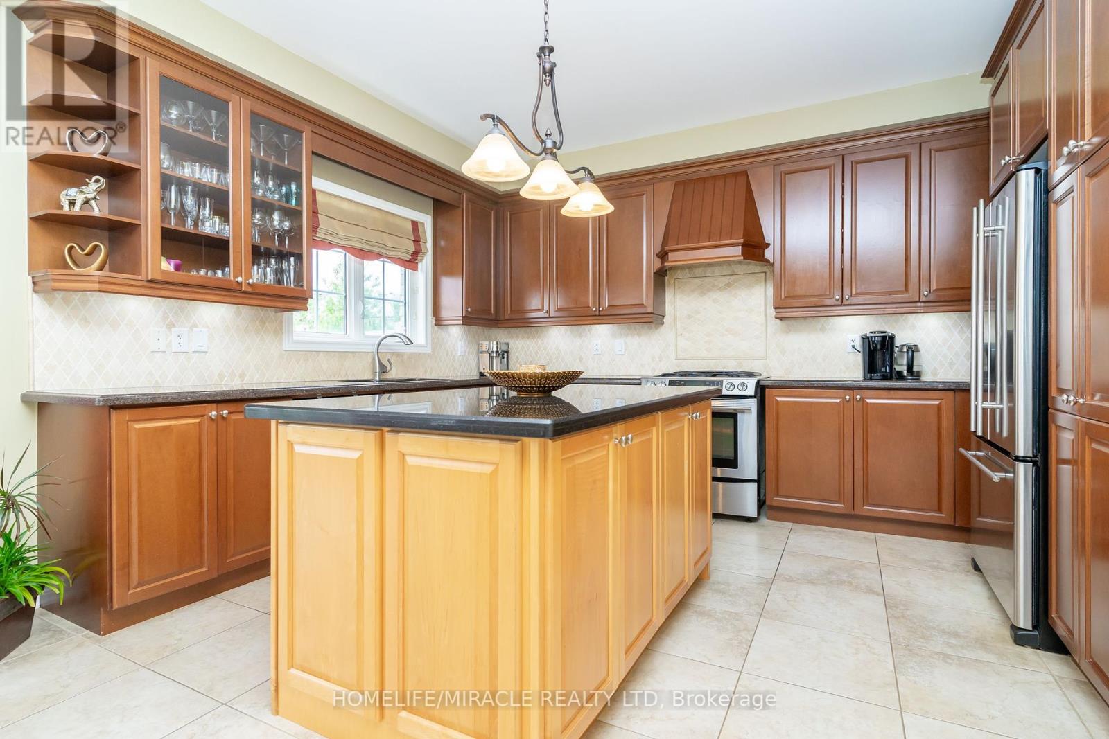 22 Malborough Road, Markham, Ontario  L6B 0E8 - Photo 14 - N12371203