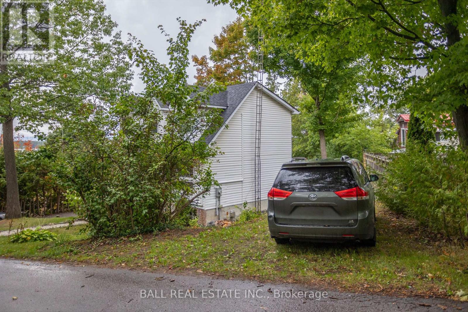 32 Cherryhill Street, Kawartha Lakes (Verulam), Ontario  K0M 1L0 - Photo 37 - X12370999