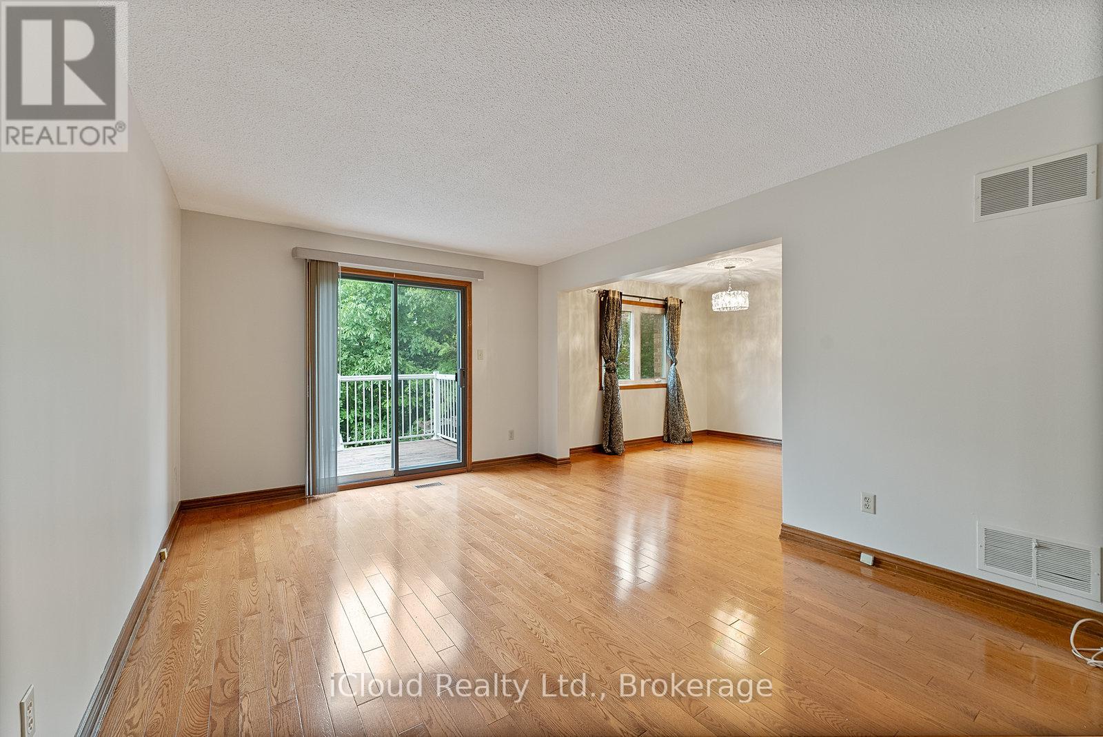 75 Bremen Lane, Mississauga, Ontario  L5M 1G7 - Photo 13 - W12371195