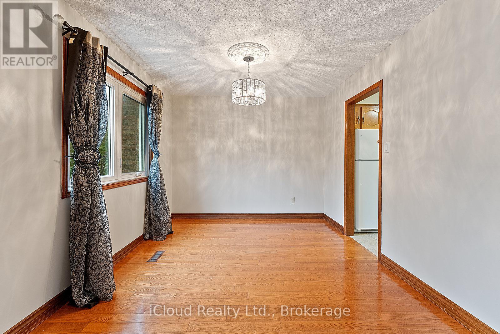 75 Bremen Lane, Mississauga, Ontario  L5M 1G7 - Photo 16 - W12371195