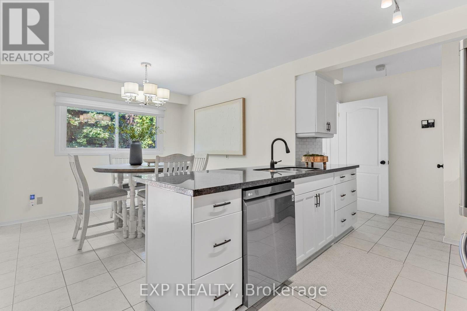 20 Amity Road, Mississauga, Ontario  L5M 1P2 - Photo 10 - W12371207