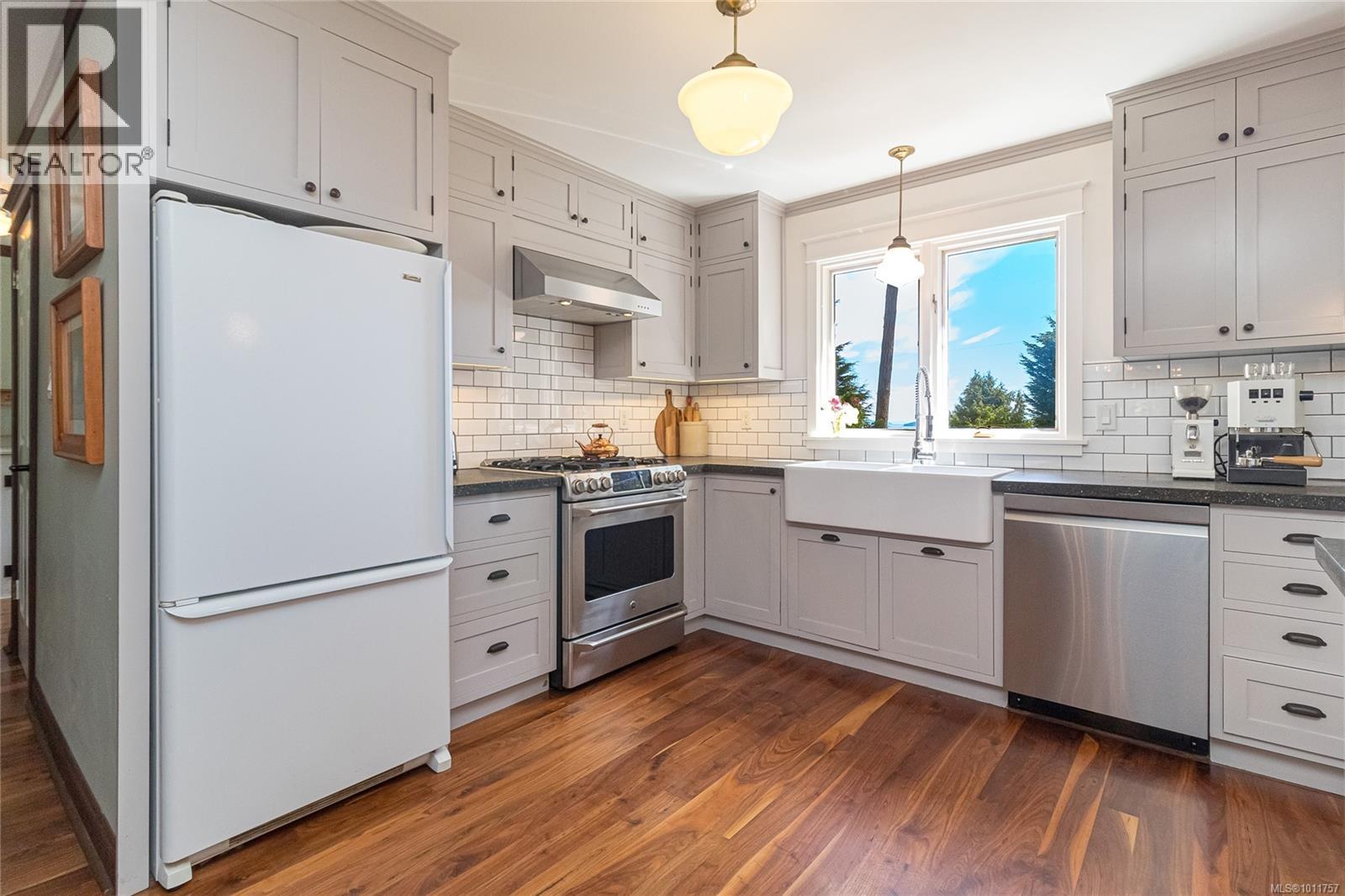 Property at 8565 Bourne Terr image 5