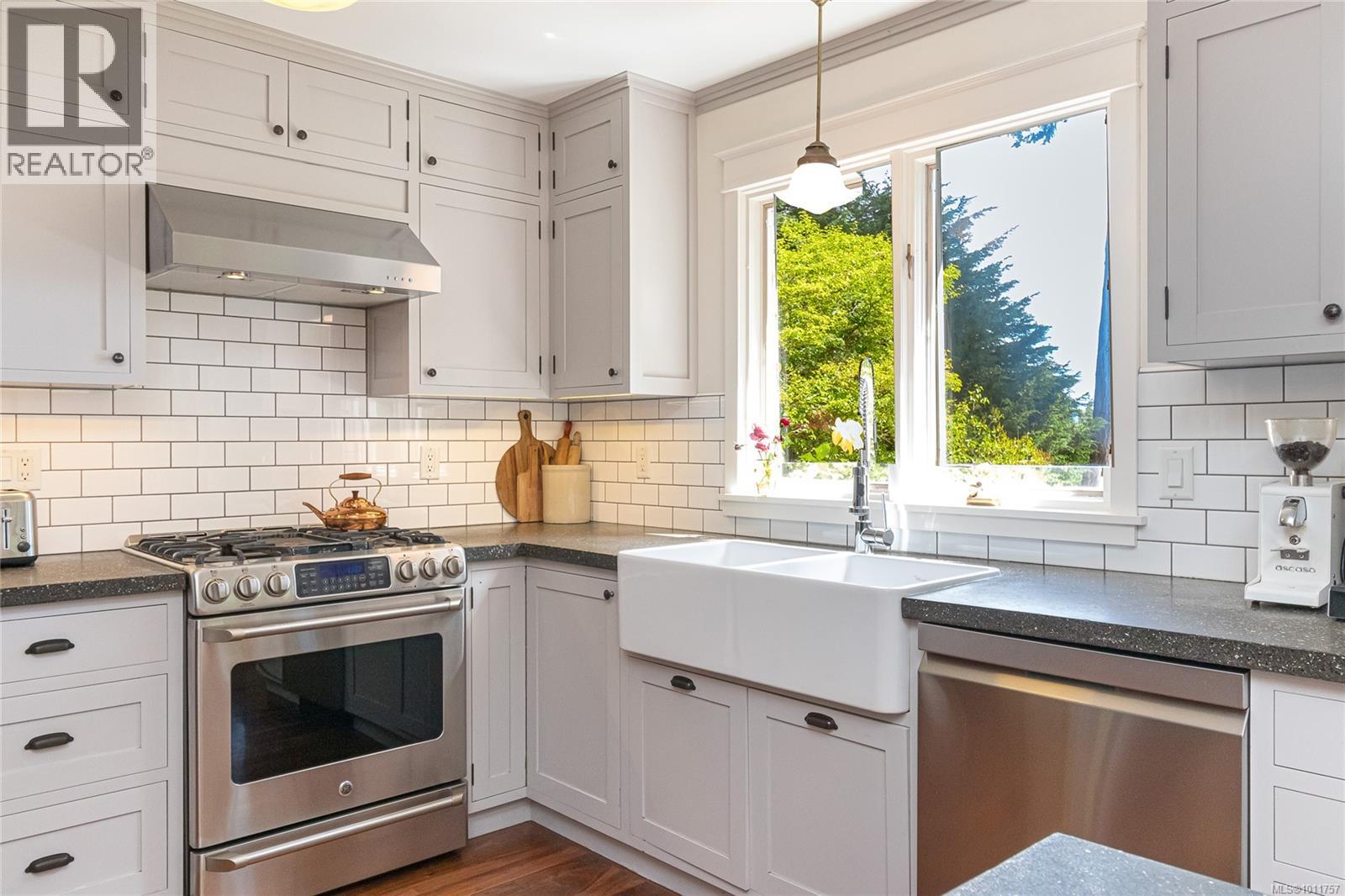 Property at 8565 Bourne Terr image 2