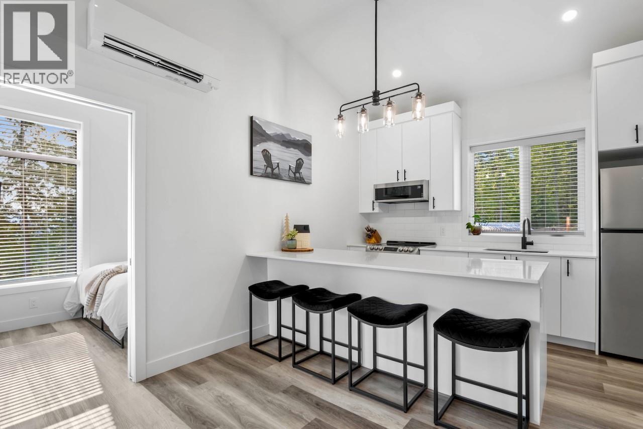 2731 Fairview Road, Anglemont, British Columbia V0E 1M8 - Photo 10 - 10360837