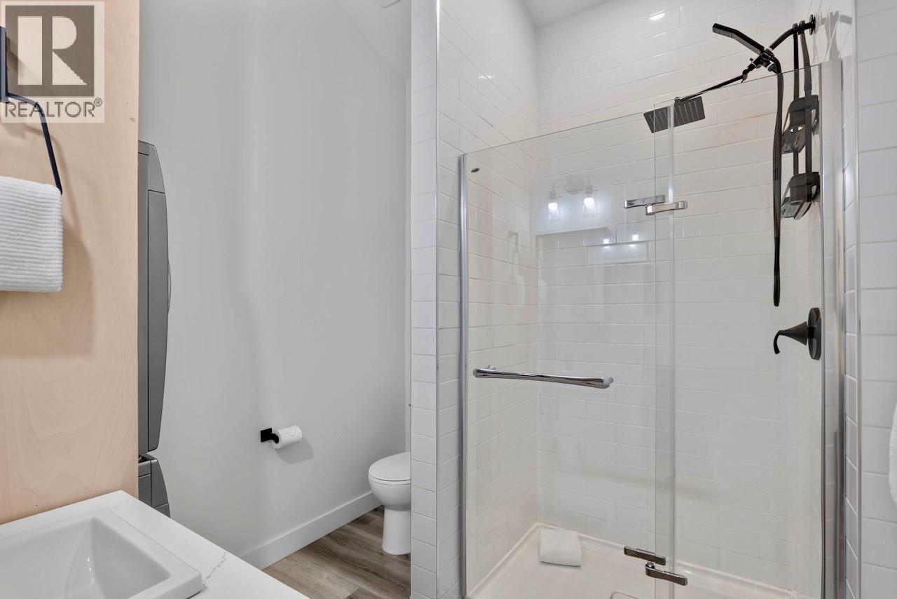 2731 Fairview Road, Anglemont, British Columbia V0E 1M8 - Photo 16 - 10360837