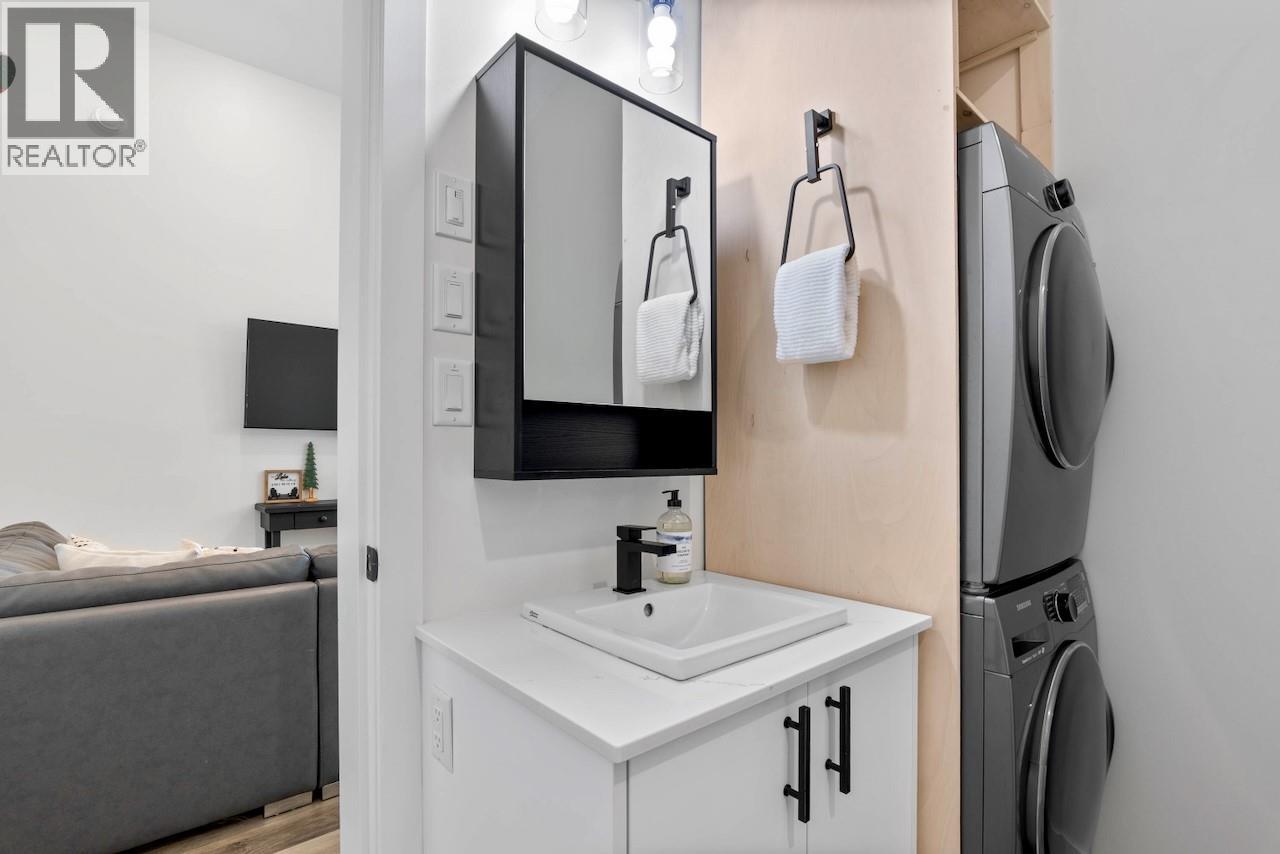 2731 Fairview Road, Anglemont, British Columbia V0E 1M8 - Photo 17 - 10360837