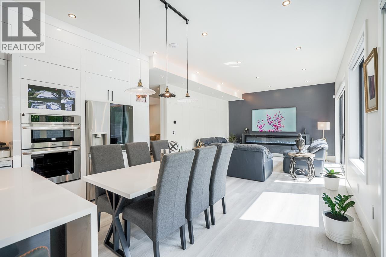 Listing Picture 13 of 40 : 8230 LAKEFIELD DRIVE, Burnaby / 本拿比 - 魯藝地產 Yvonne Lu Group - MLS Medallion Club Member