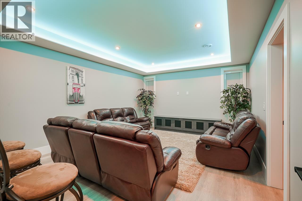 Listing Picture 38 of 40 : 8230 LAKEFIELD DRIVE, Burnaby / 本拿比 - 魯藝地產 Yvonne Lu Group - MLS Medallion Club Member