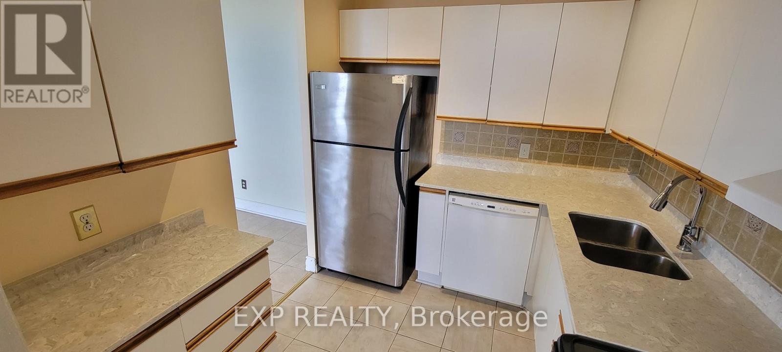 1214 - 2000 Jasmine Crescent, Ottawa, Ontario  K1J 8K4 - Photo 3 - X12371263