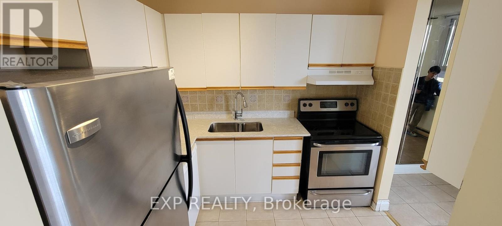 1214 - 2000 Jasmine Crescent, Ottawa, Ontario  K1J 8K4 - Photo 4 - X12371263