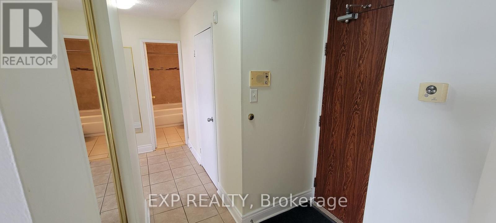1214 - 2000 Jasmine Crescent, Ottawa, Ontario  K1J 8K4 - Photo 5 - X12371263