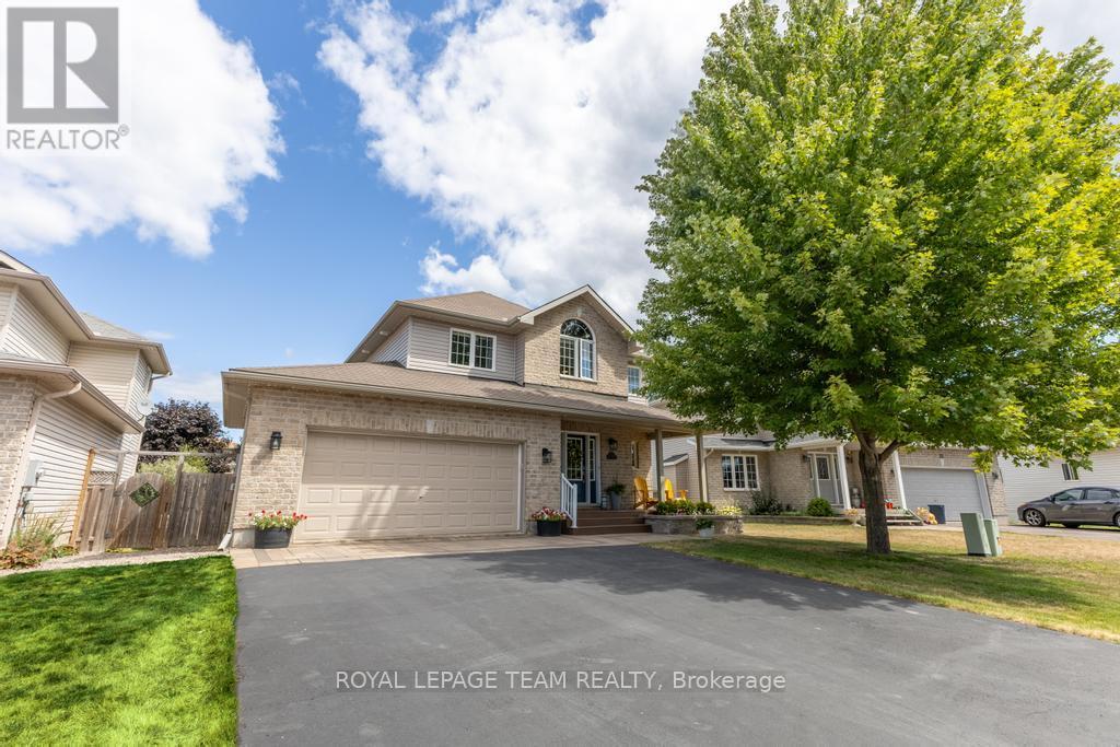 29 Carter Crescent, Arnprior, Ontario  K7S 0C4 - Photo 2 - X12371273
