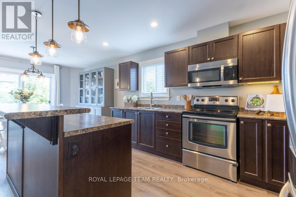 29 Carter Crescent, Arnprior, Ontario  K7S 0C4 - Photo 4 - X12371273