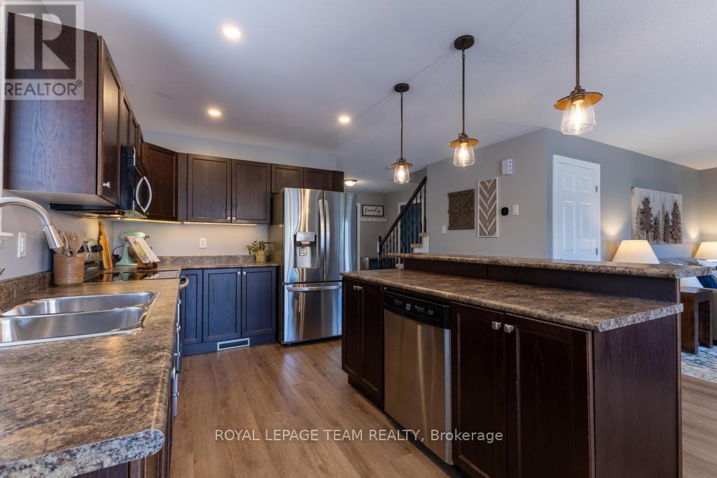 29 Carter Crescent, Arnprior, Ontario  K7S 0C4 - Photo 5 - X12371273