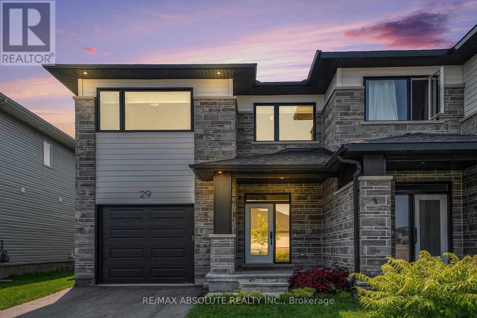 29 Mac Beattie Drive, Arnprior, Ontario  K7S 0J3 - Photo 2 - X12371287