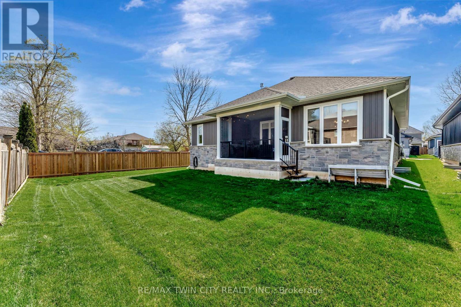 12 - 68 Cedar Street, Brant, Ontario  N3L 0H7 - Photo 38 - X12261426