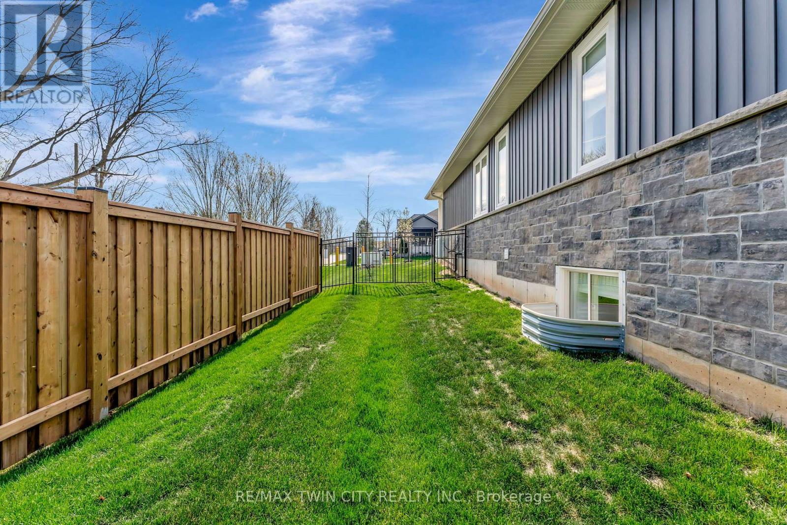 12 - 68 Cedar Street, Brant, Ontario  N3L 0H7 - Photo 40 - X12261426