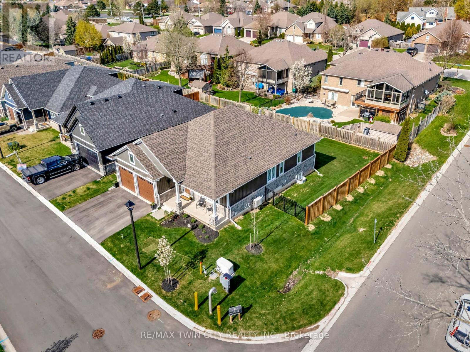 12 - 68 Cedar Street, Brant, Ontario  N3L 0H7 - Photo 4 - X12261426