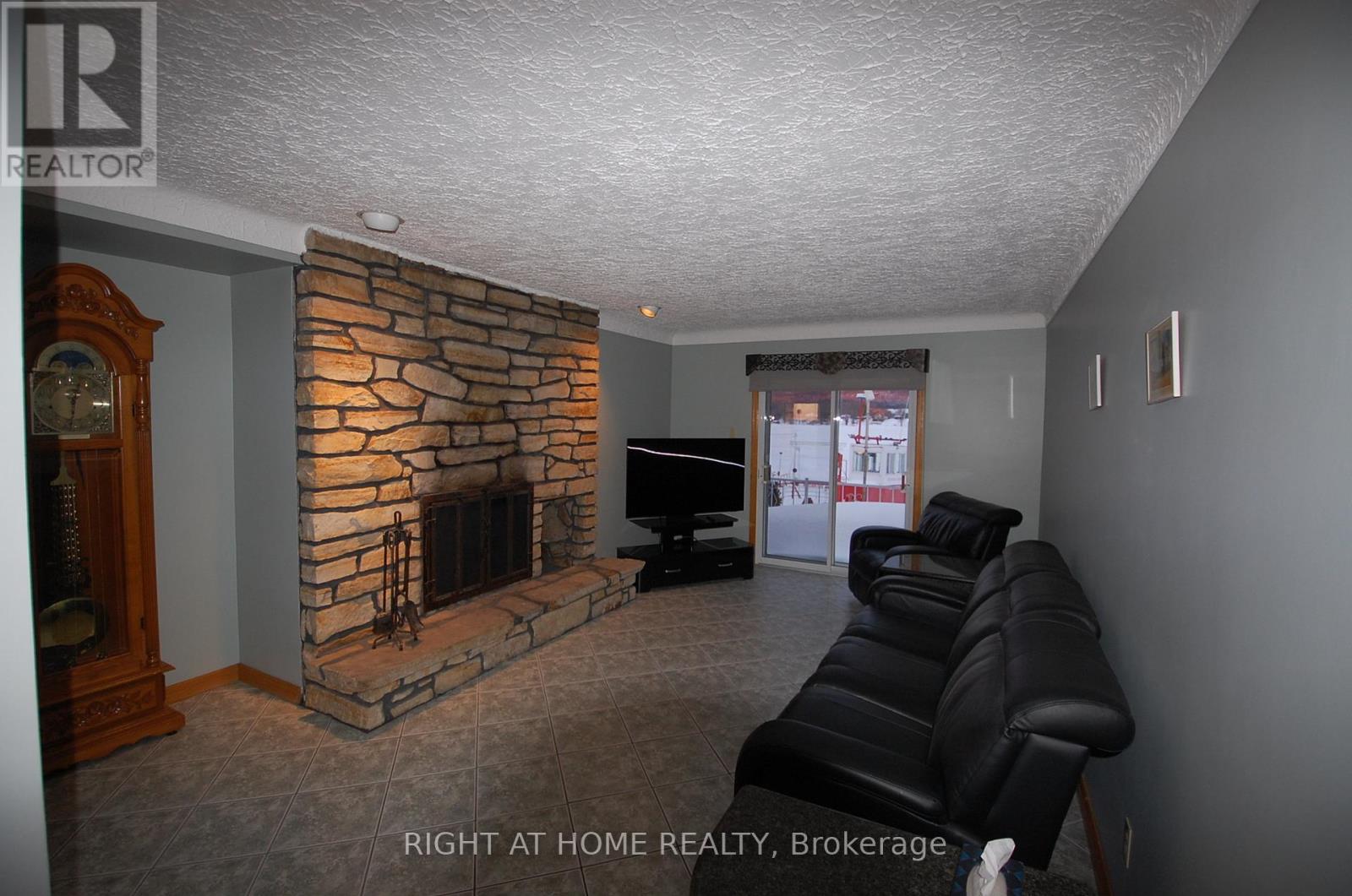1835 Ch. Du Traversier Street N, Alfred And Plantagenet, Ontario  K0B 1J0 - Photo 17 - X12371301