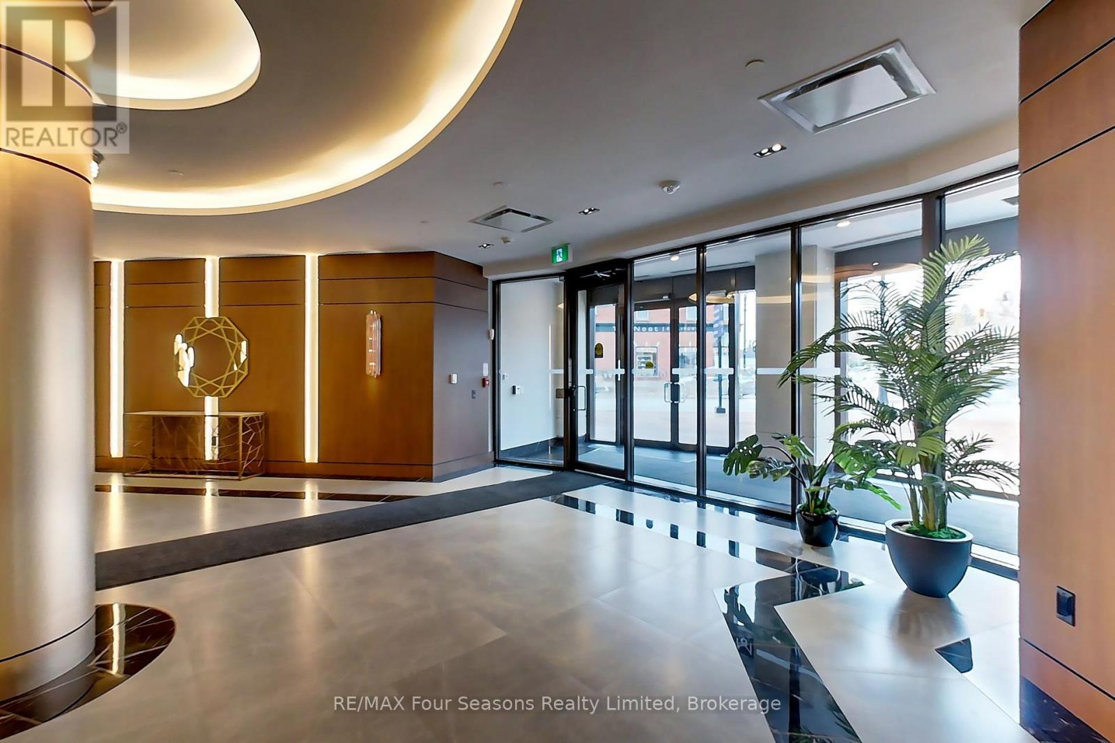 402 - 1 Hume Street, Collingwood, Ontario L9Y 0X3 - Photo 2 - S12371300