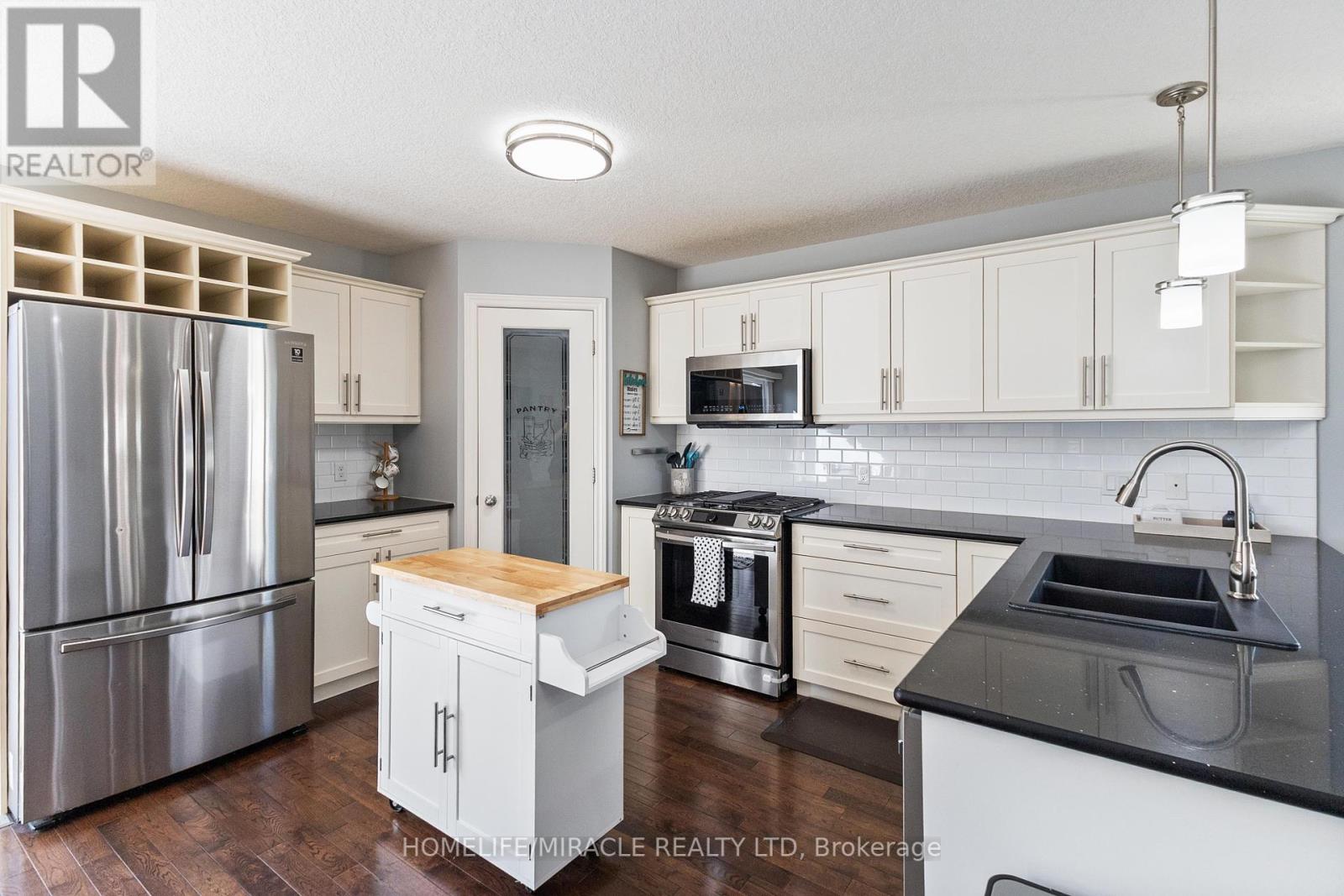 2 - 70 Tanoak Drive, London North, Ontario  N6G 5R3 - Photo 9 - X12371318