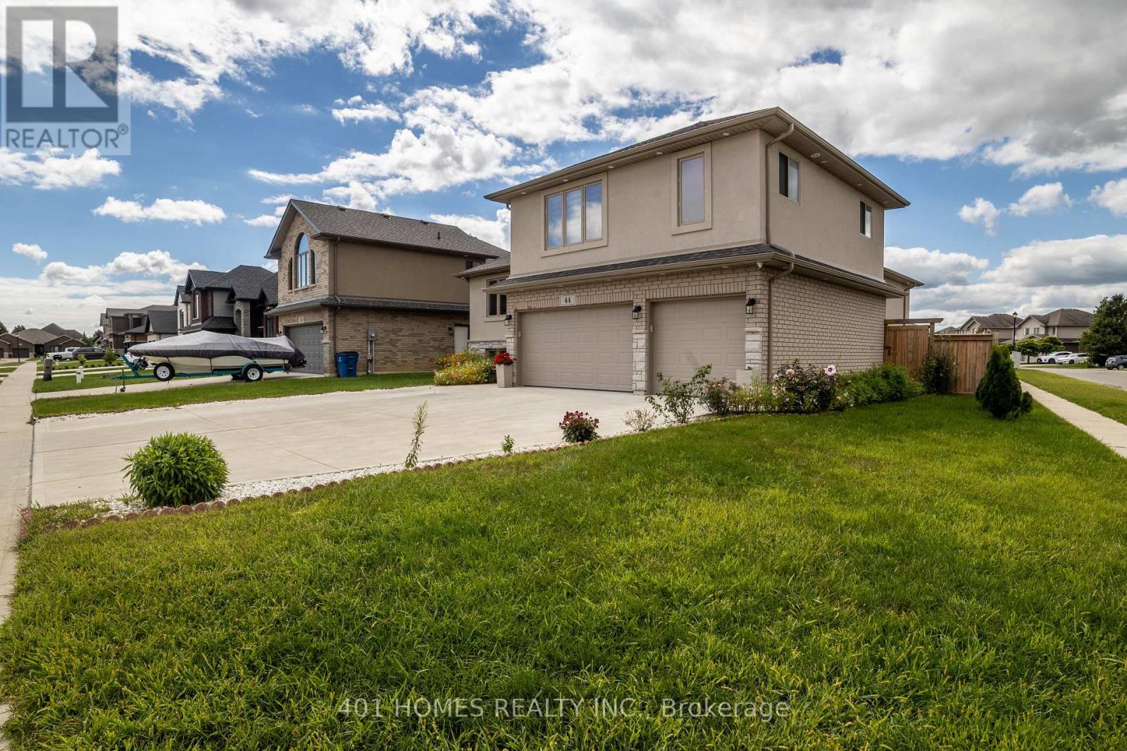 44 Peachtree Lane, Chatham-Kent, Ontario  N7L 0B3 - Photo 2 - X12371341