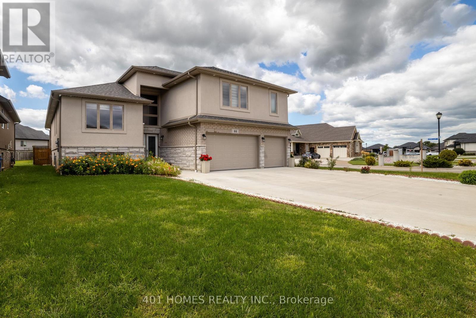 44 Peachtree Lane, Chatham-Kent, Ontario  N7L 0B3 - Photo 3 - X12371341