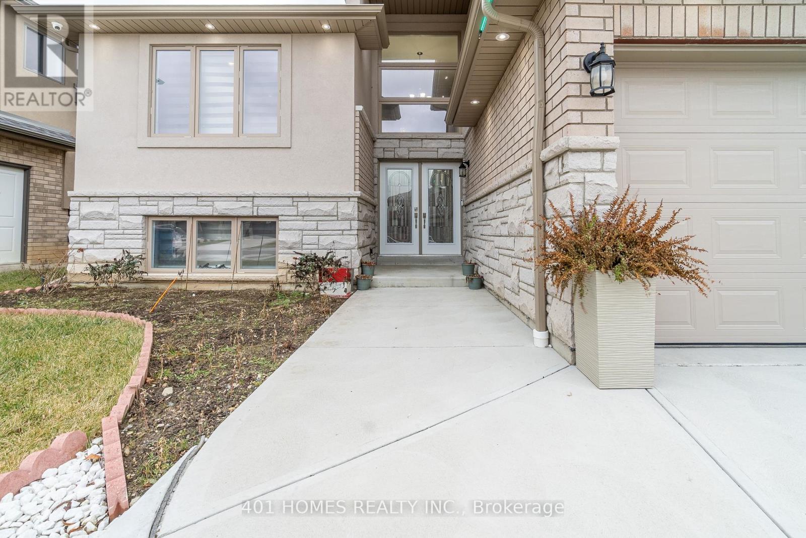 44 Peachtree Lane, Chatham-Kent, Ontario  N7L 0B3 - Photo 5 - X12371341