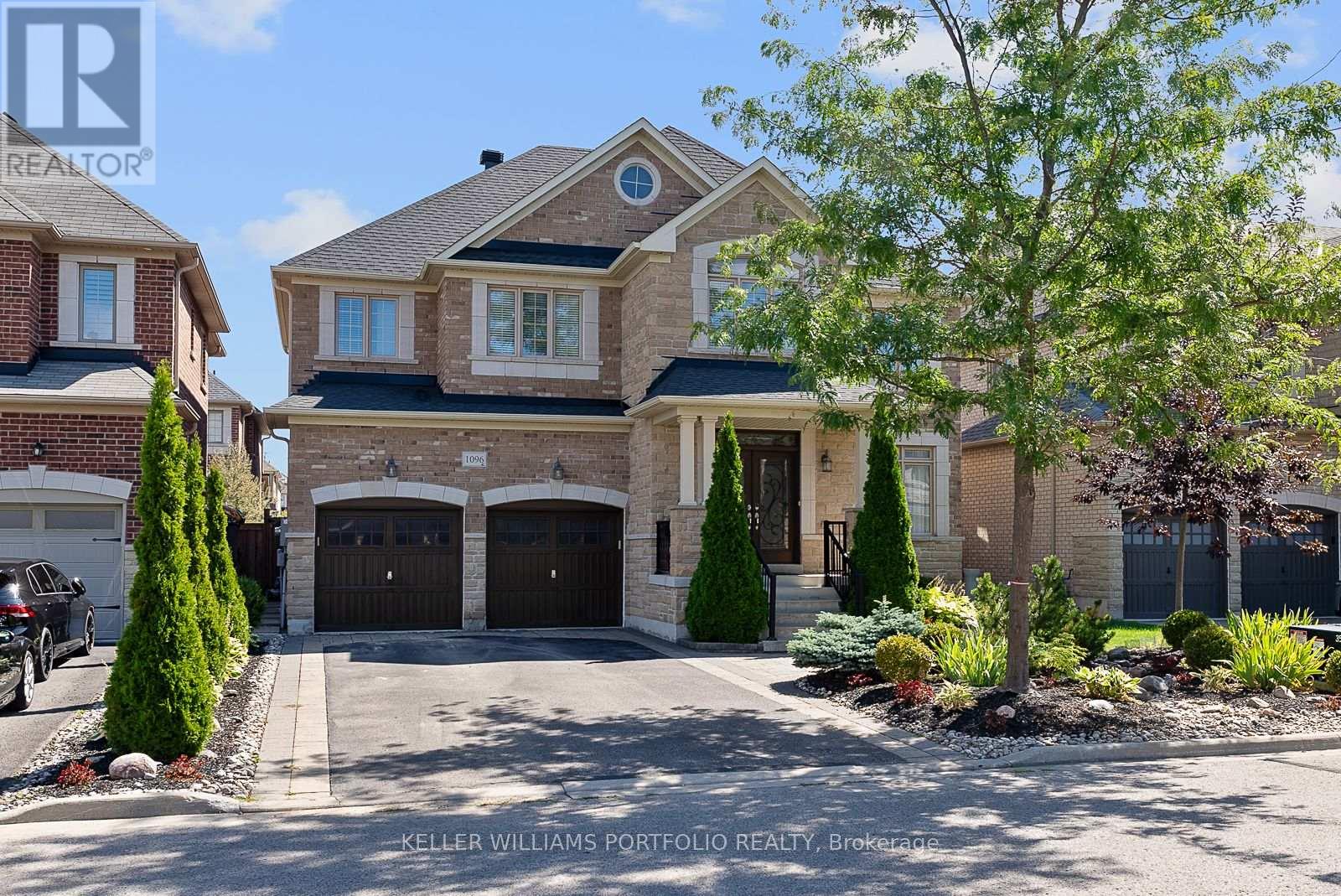 1096 Sherman Brock Circle, Newmarket, Ontario  L3X 0B2 - Photo 1 - N12371344