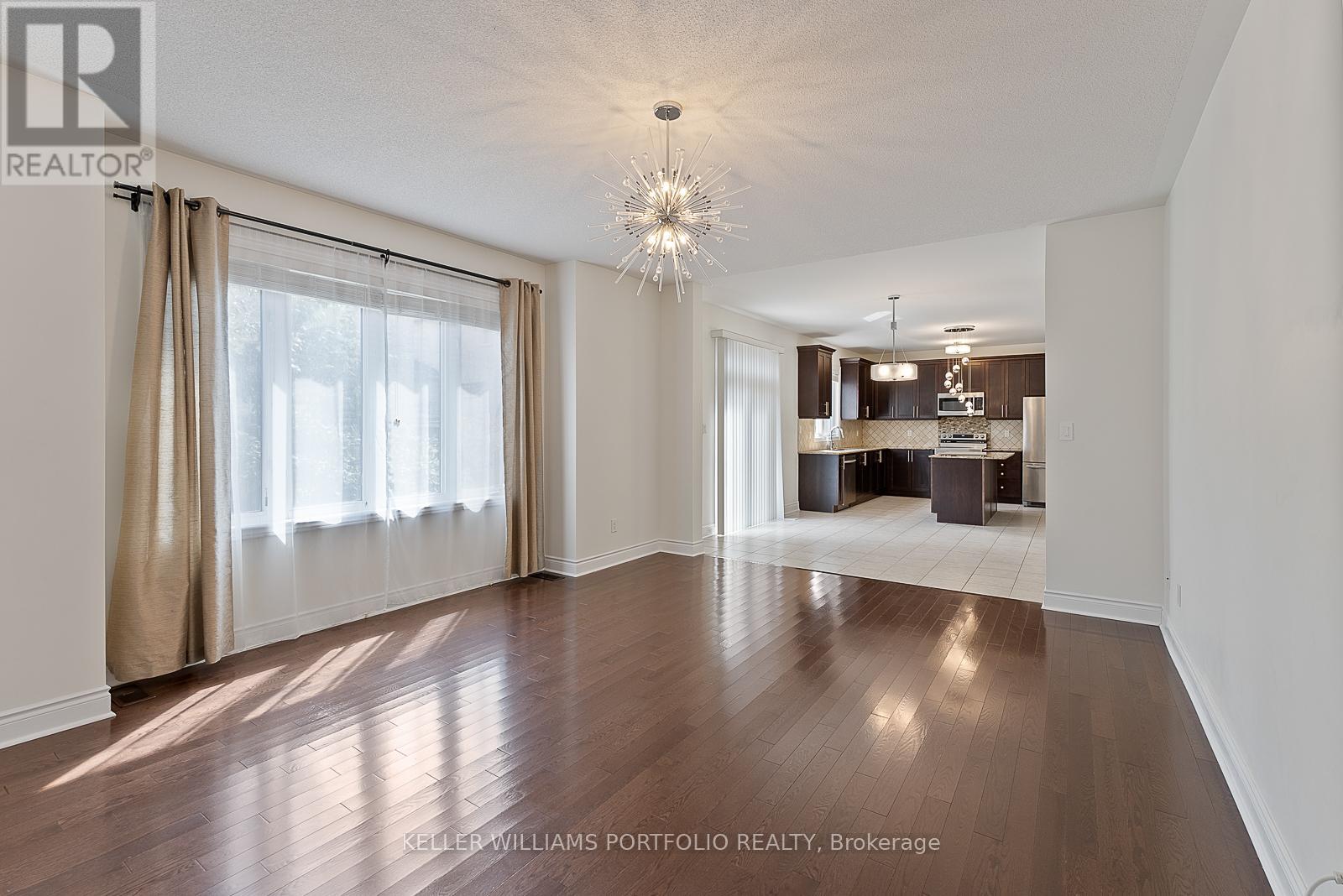 1096 Sherman Brock Circle, Newmarket, Ontario  L3X 0B2 - Photo 17 - N12371344