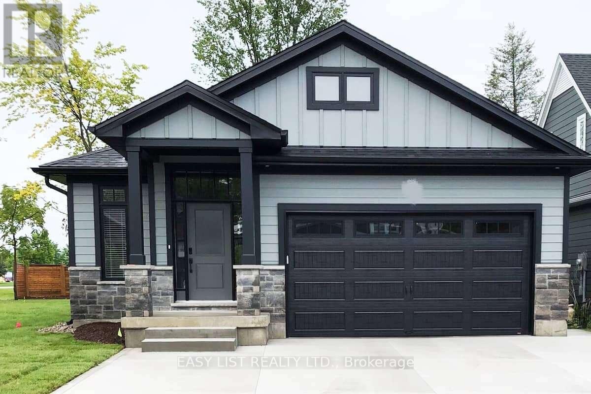 2 CREEK SIDE PLACE, Lambton Shores, Ontario