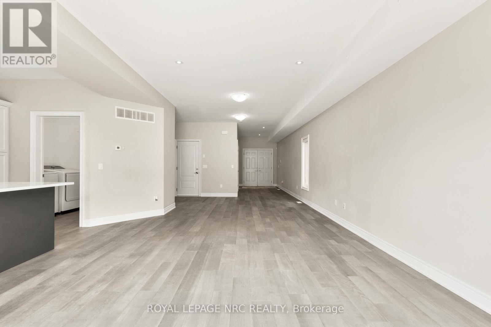 25 Autumn Avenue, Thorold, Ontario  L2V 0H2 - Photo 11 - X12371360