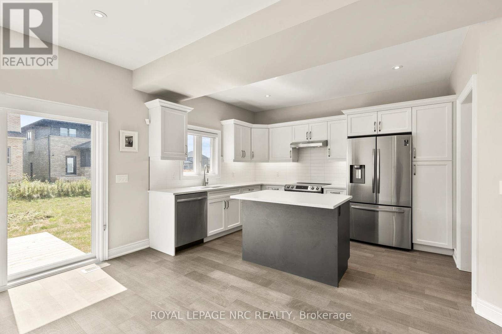 25 Autumn Avenue, Thorold, Ontario  L2V 0H2 - Photo 12 - X12371360