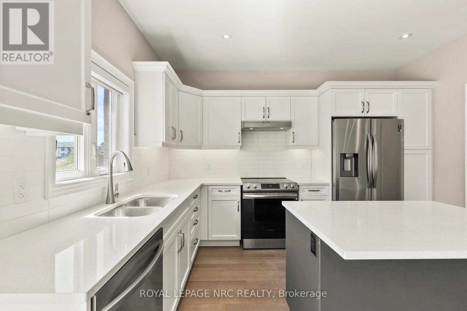25 Autumn Avenue, Thorold, Ontario  L2V 0H2 - Photo 14 - X12371360