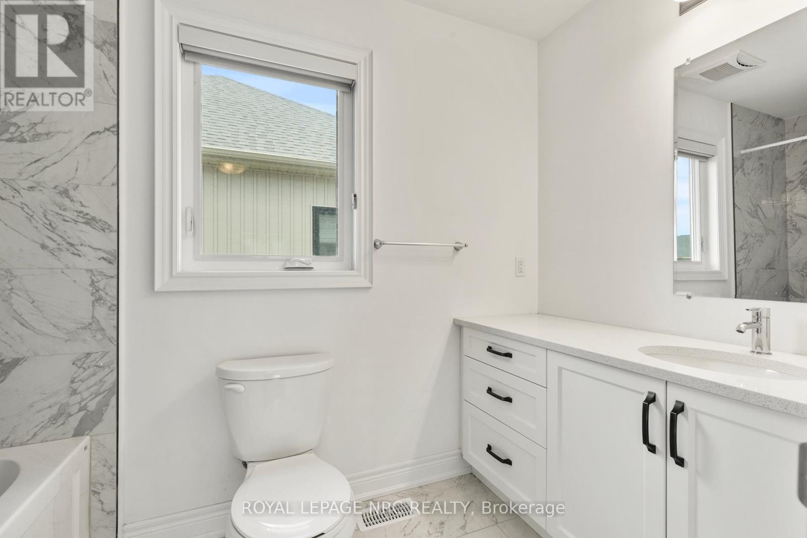 25 Autumn Avenue, Thorold, Ontario  L2V 0H2 - Photo 26 - X12371360