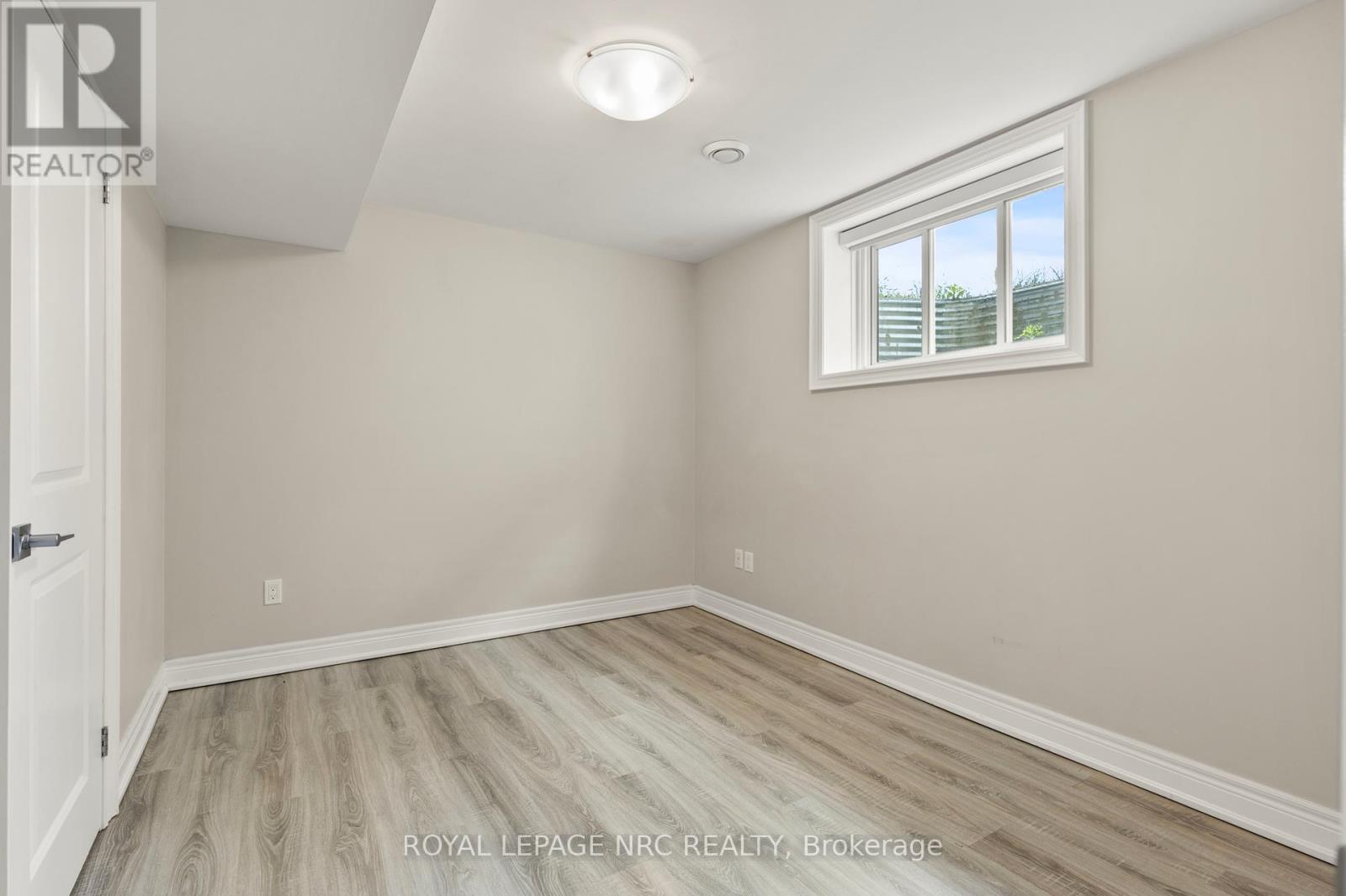 25 Autumn Avenue, Thorold, Ontario  L2V 0H2 - Photo 34 - X12371360