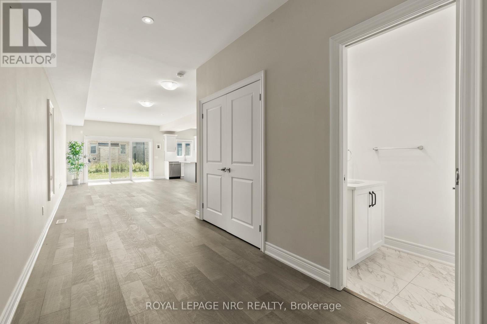 25 Autumn Avenue, Thorold, Ontario  L2V 0H2 - Photo 5 - X12371360