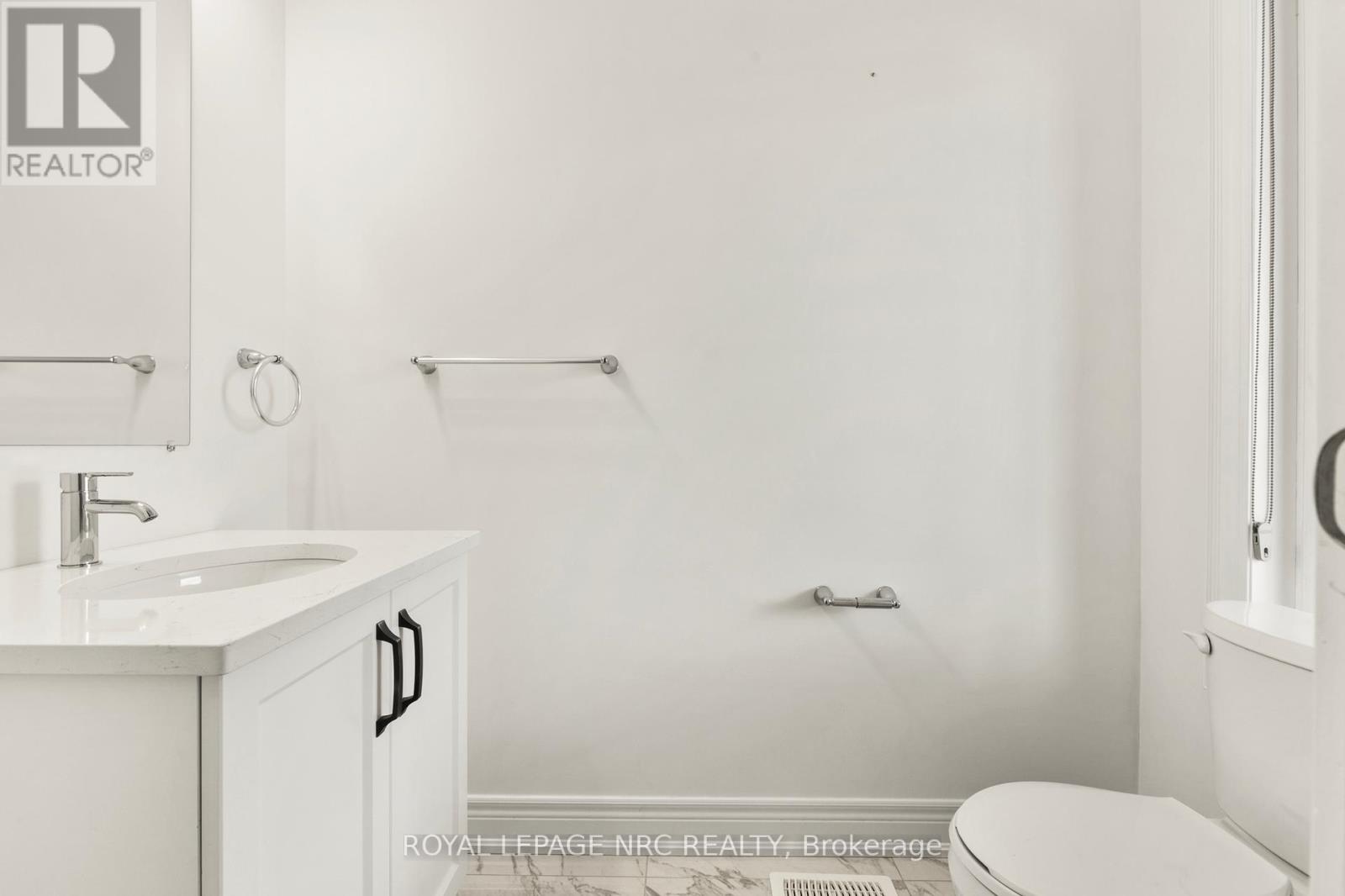 25 Autumn Avenue, Thorold, Ontario  L2V 0H2 - Photo 6 - X12371360