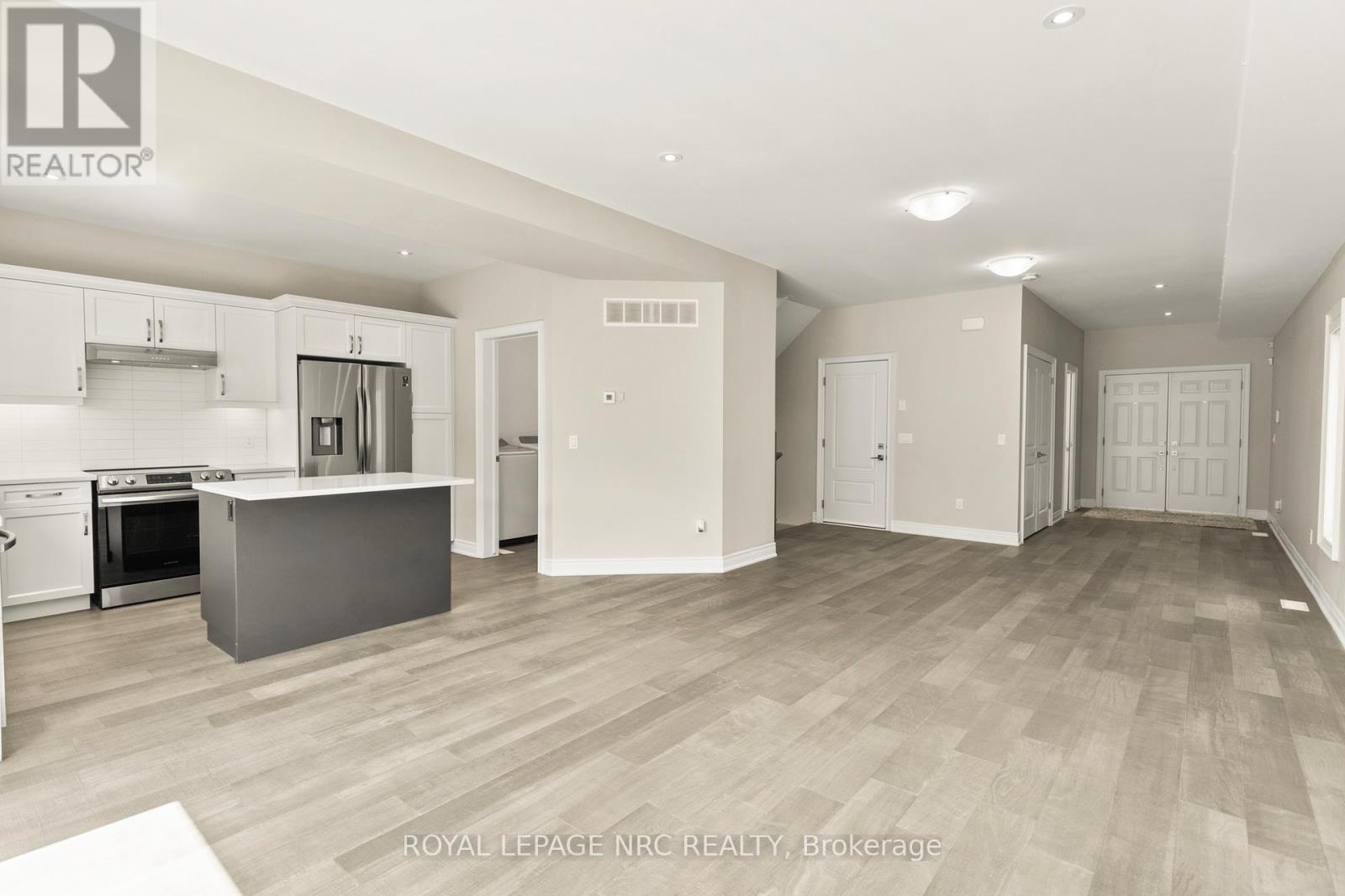 25 Autumn Avenue, Thorold, Ontario  L2V 0H2 - Photo 7 - X12371360
