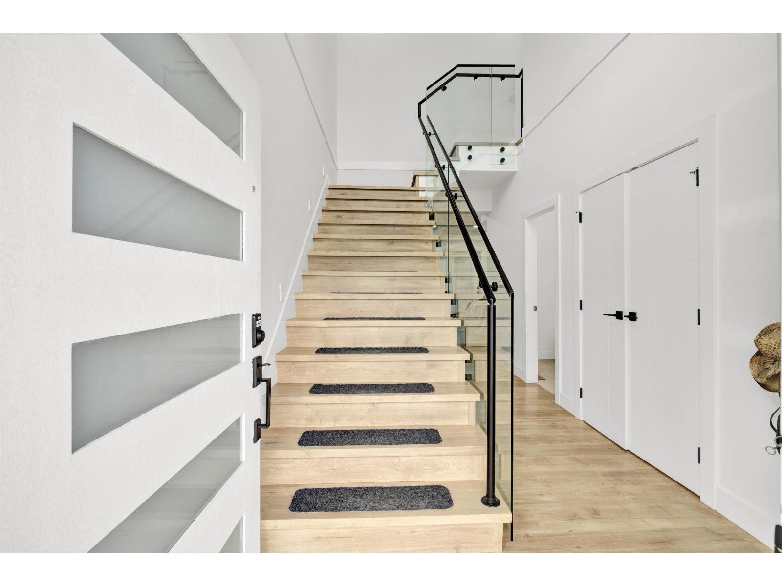 36665 Carl Creek Crescent, Abbotsford, British Columbia  V3G 0H4 - Photo 2 - R3039264