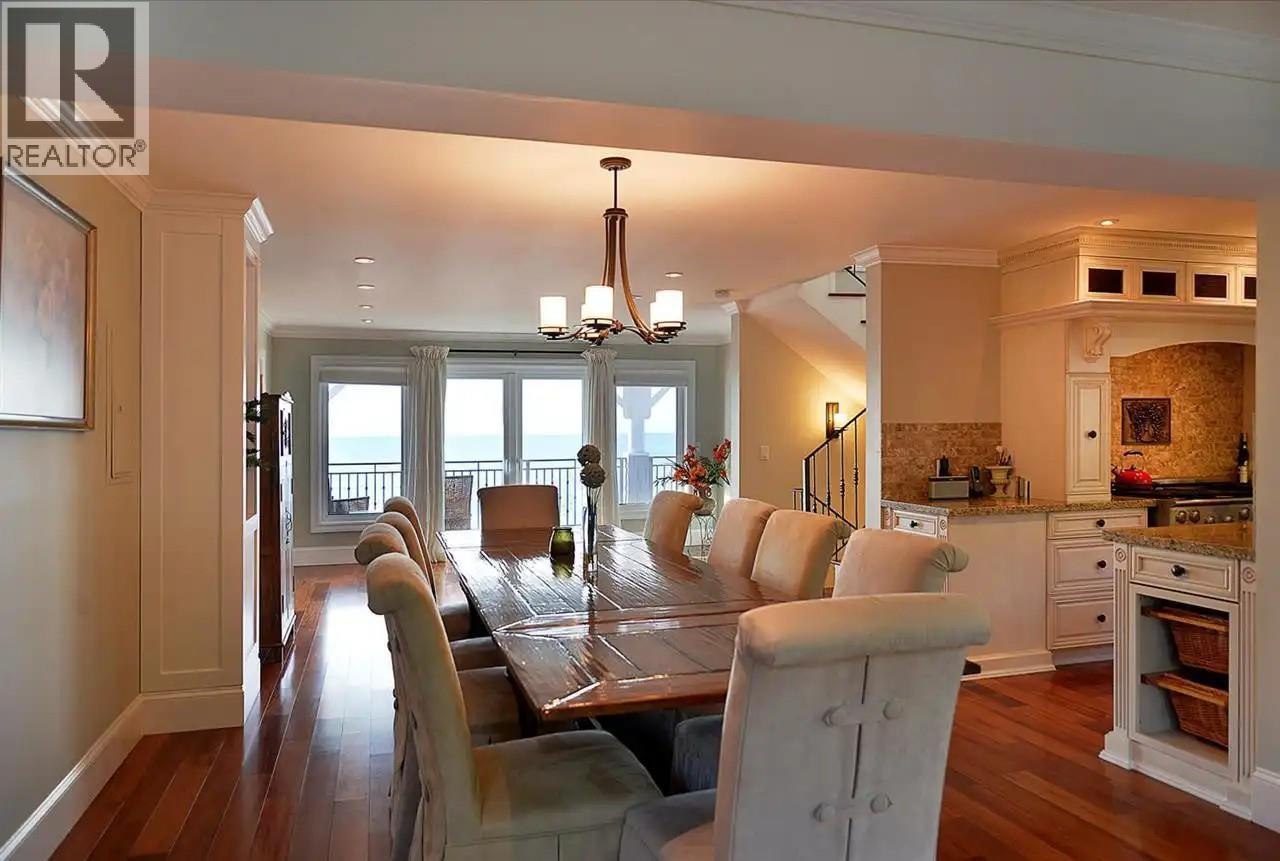 1698 OCEAN BEACH ESPLANADE, Gibsons, British Columbia